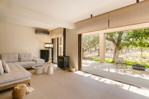 Luxury 4Bedroom Villa with Pool | Living area