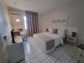 In-room safe, laptop workspace, iron/ironing board, free WiFi