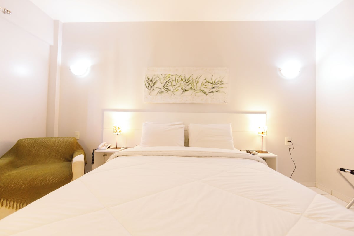 Standard Double Room Single Use | In-room safe, laptop workspace, iron/ironing board, free WiFi