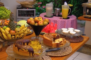 Free daily buffet breakfast