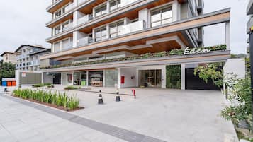 Basic Apartment | Exterior