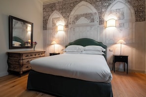 Luxury Apartment, Canal View | Bathroom