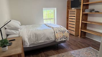 2 habitaciones, escritorio, tabla de planchar con plancha y wifi gratis