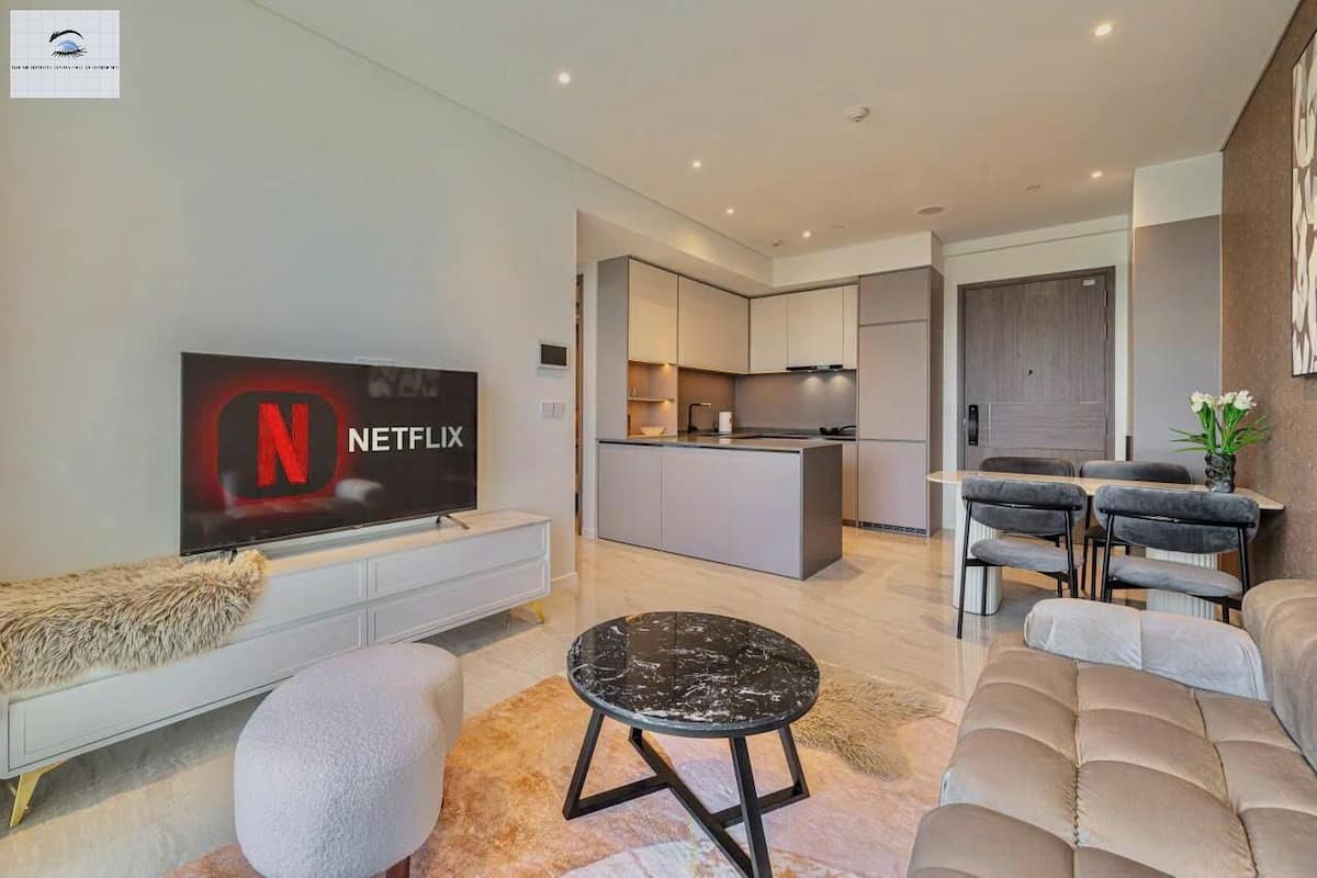 Televisión 24 pulgadas con canales de televisión por cable, libros