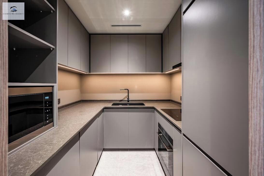 Leilighet – royal, 3 soverom, elveutsikt, gårdsplassområde | Eget kjøkken | Kjøleskap, miljøvennlige rengjøringsmidler, papirhåndklær og spisebord