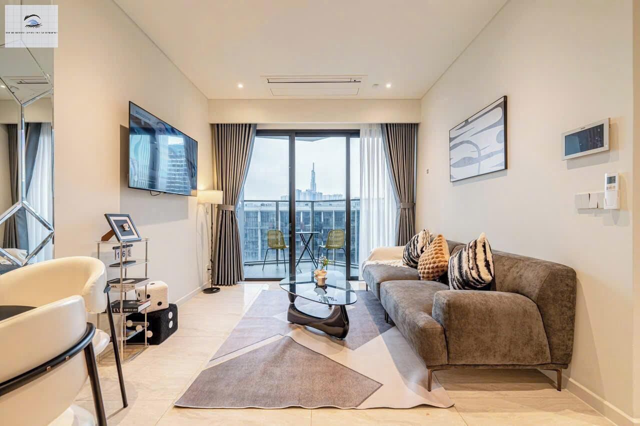 Deluxe appartement, 2 slaapkamers, niet-roken, uitzicht op de stad | Woonruimte | Een 24-inch televisie met kabelzenders, boeken en een muziekbibliotheek