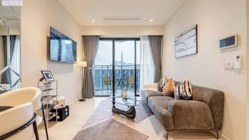 豪華公寓, 2 間臥室, 非吸煙房, 城市景觀 | 起居區 | 24-吋電視、有線頻道、書籍、音樂庫