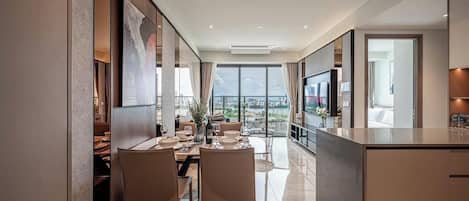 Luxury Apartment, 1 King Bed, Non Smoking | Living area | 24-inch TV with cable channels, books, music library