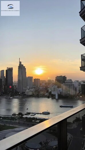 Luksus-lejlighed - 2 soveværelser - ikke-ryger - byudsigt | Skrivebord, mørklægningsgardiner, strygejern/strygebræt