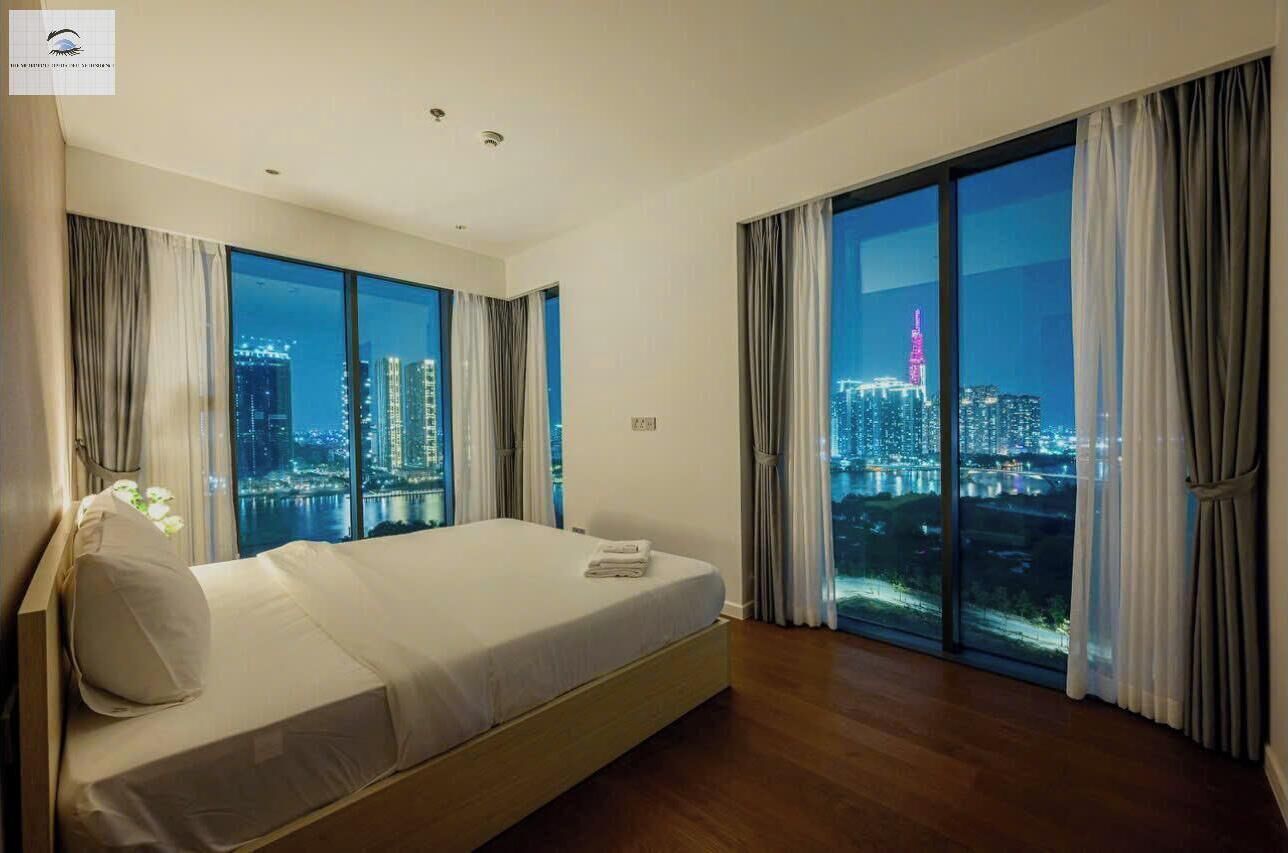 Royal appartement, 3 slaapkamers, uitzicht op rivier, aan de binnenplaats | Een minibar, gratis wifi, beddengoed