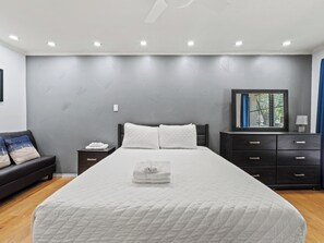 2 bedrooms, desk, iron/ironing board, travel cot