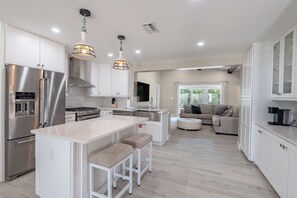 Interior - ☀️Private Pool | Pet Friendly | Awesome Outdoor Spaces | My Happy Place☀️ (Fort Myers Beach)