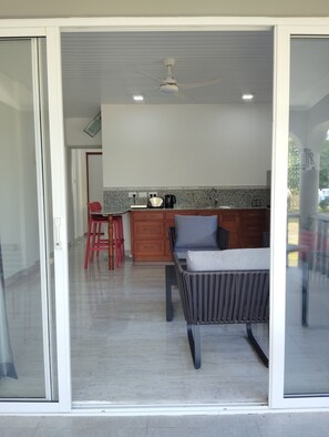 Deluxe Double Room | Ruang tamu | 32 inci sebuah televisyen pintar dengan digital