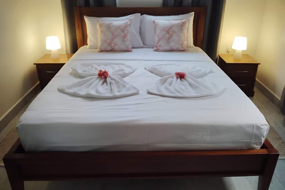 In-room safe, laptop workspace, blackout curtains, soundproofing