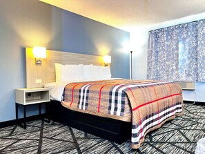 Standard Room, 1 Queen Bed, Non Smoking, Mountain View