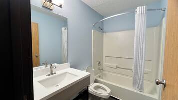 Combined shower/bathtub, hair dryer, towels, soap