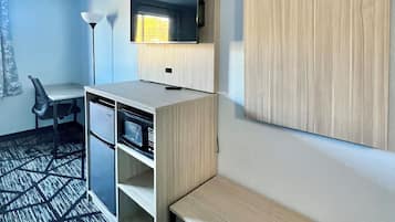 Desk, laptop workspace, free WiFi