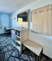 Escrivaninha, espaço de trabalho para notebook, Wi-Fi de cortesia