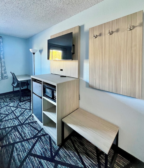 Desk, laptop workspace, free WiFi