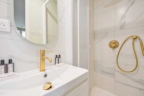 Apartment | Bathroom