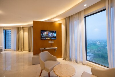 Omaxe Hazratganj Lucknow Suites & Inn