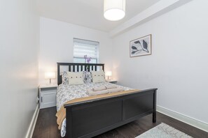 2 chambres, fer et planche à repasser, Wi-Fi, draps fournis