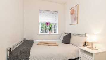 2 bedrooms, iron/ironing board, WiFi, bed sheets