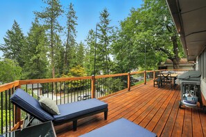 Outdoor dining - The South Perry Perch ~ 5BD Family Retreat (Spokane)