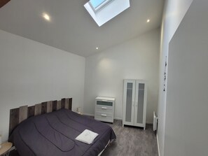 2 habitaciones, tabla de planchar con plancha y wifi