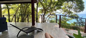 Beachfront Villa - Island Getaway for 11 in Saboga