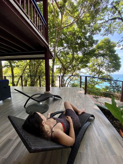 Beachfront Villa - Island Getaway for 11 in Saboga