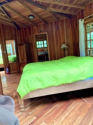 2 bedrooms, internet, bed sheets - Eco-Cabin in Cerro Punta (Cerro Punta)