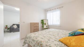 1 slaapkamer, een strijkplank/strijkijzer, wifi, beddengoed