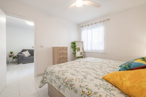 1 dormitori, planxa i posts de planxar, wifi i roba de llit 