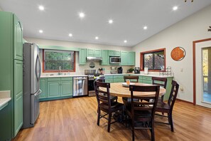 Fridge, microwave, oven, stovetop - Firefly Ridge / Hot Tub / Views (Maggie Valley)