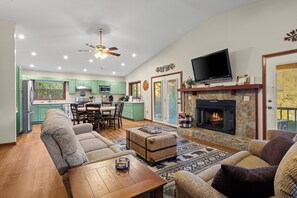 TV, fireplace, table tennis - Firefly Ridge / Hot Tub / Views (Maggie Valley)