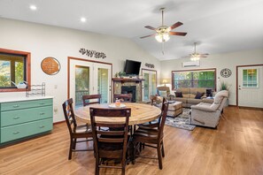 TV, fireplace, ping pong - Firefly Ridge / Hot Tub / Views (Maggie Valley)