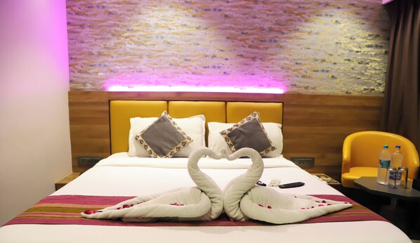 Luxury Suite, City View | Egyptian cotton sheets, premium bedding, pillow-top beds