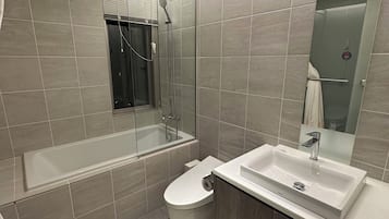 Shower, hair dryer, bidet, towels
