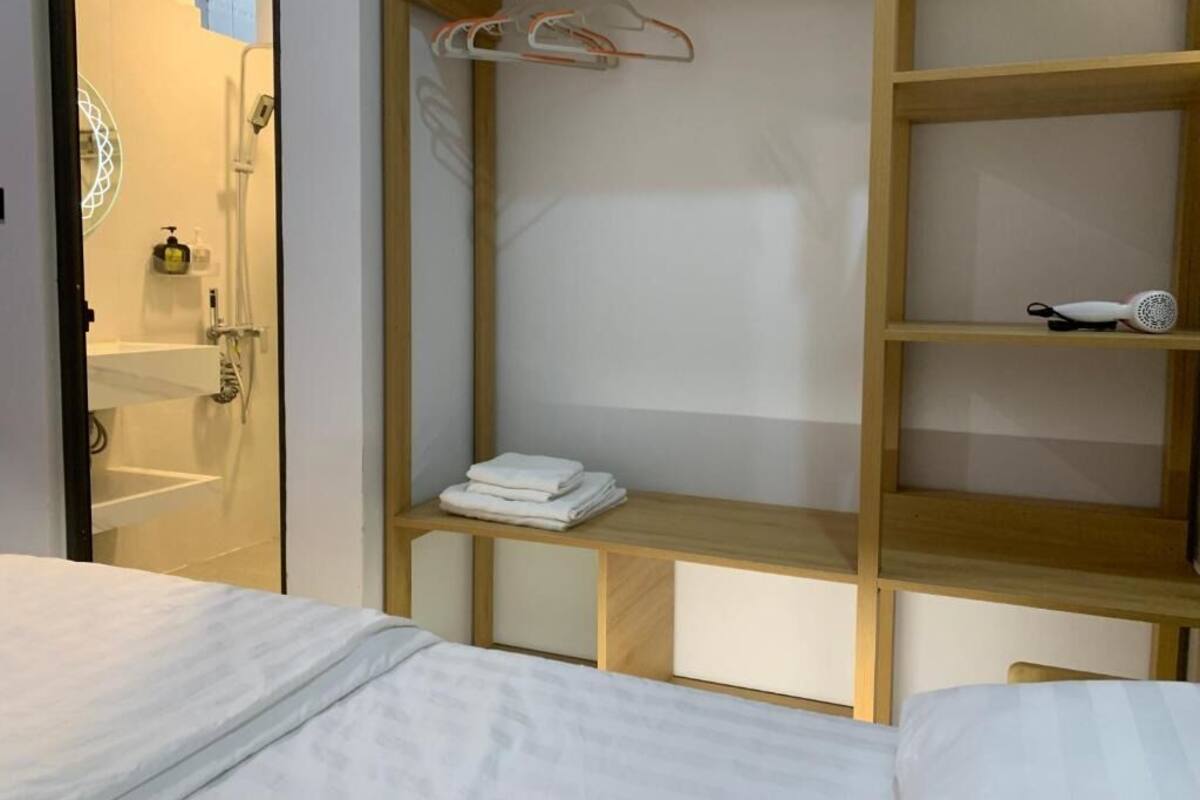 Quarto casal básico, vista para a montanha | Escrivaninha, espaço de trabalho para notebook, Wi-Fi de cortesia