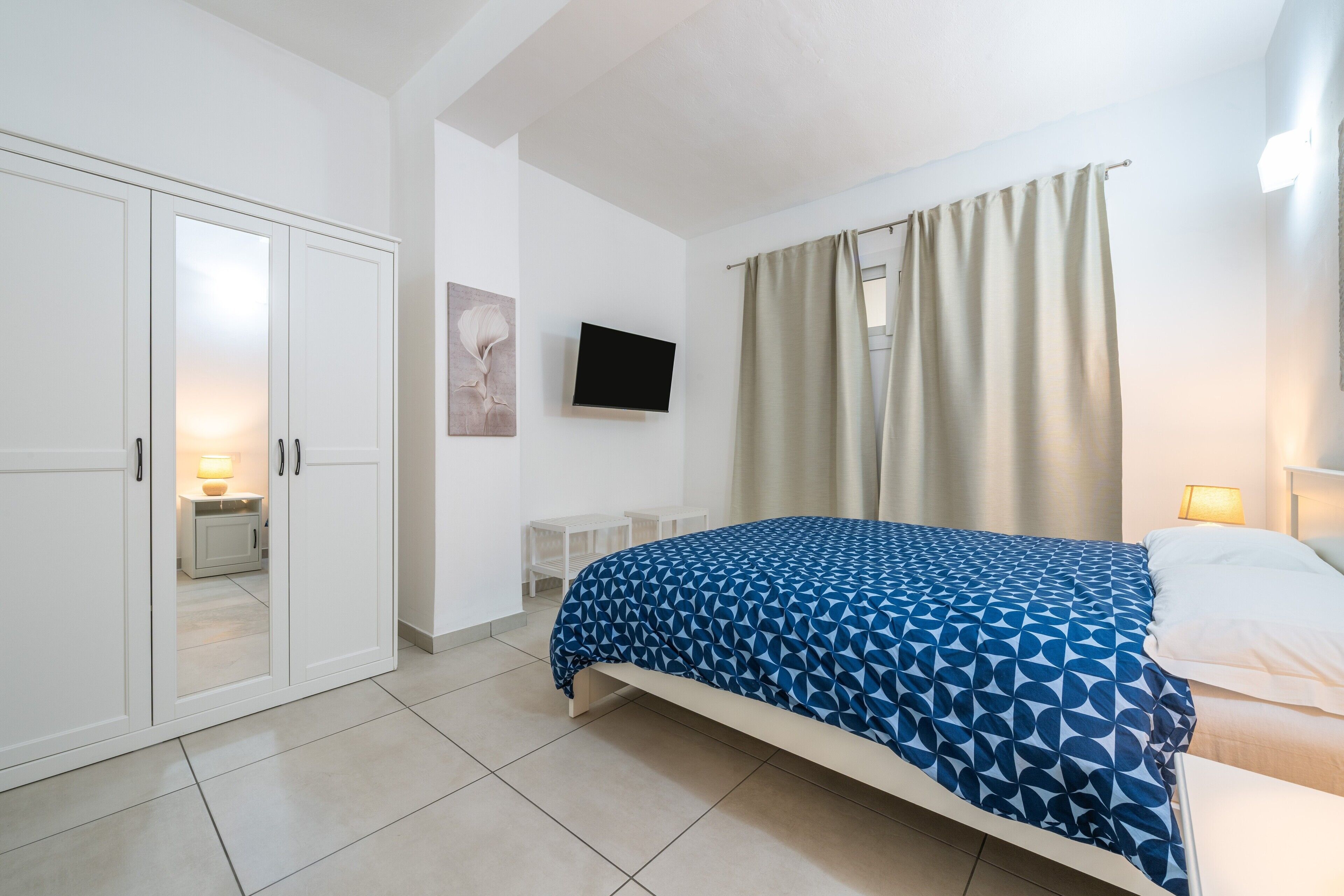 1 chambre, bureau, fer et planche à repasser, Wi-Fi