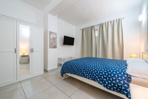 1 bedroom, desk, iron/ironing board, WiFi