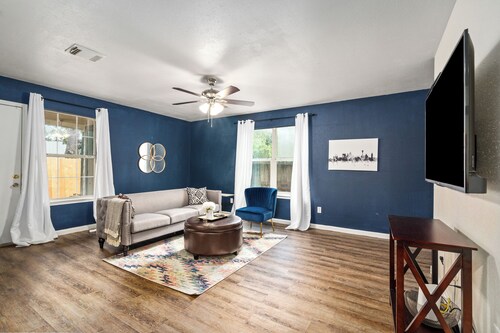 12D- Charming 3-Bedroom Apt in Cypress, In-Unit Washer&Dryer + 2 Parking Spaces