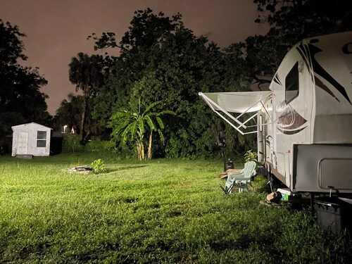 Quaint and Quiet Tiny Home Steps From Downtown New Port Richey