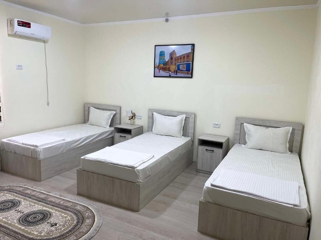 Basic Triple Room, Canal View | Soundproofing, free WiFi