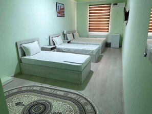 Classic Shared Dormitory, Canal View | Soundproofing, free WiFi - Mahdiy Hotel (Khiva)