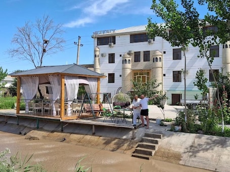 Front of property. Mahdiy Hotel