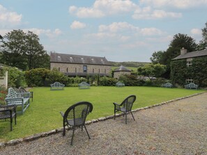 Property grounds - Huntsman's Cottage (Grange-over-Sands)