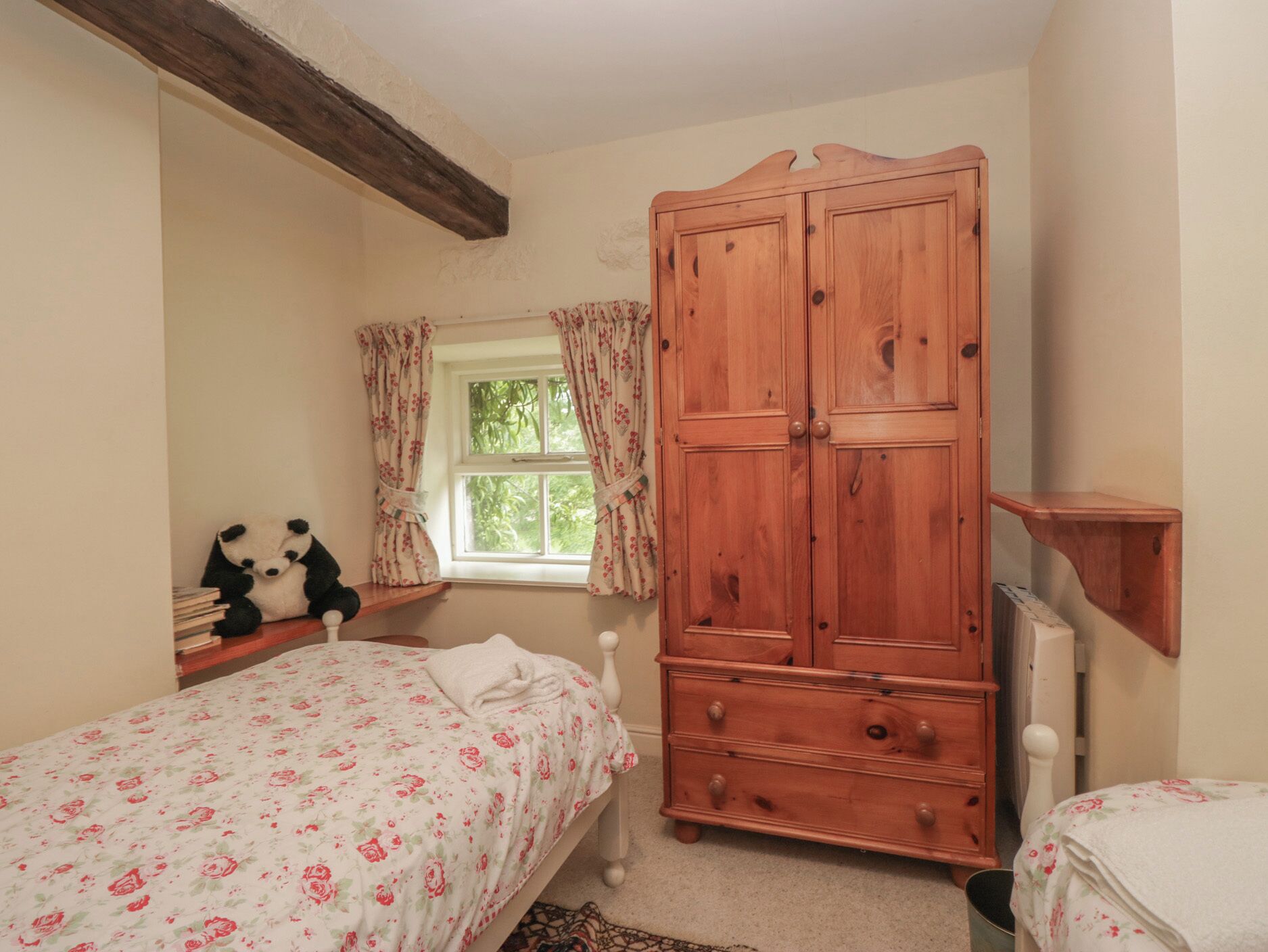 2 عدّة غرف نوم وبديكورات فريدة لكل غرفة وطراز فريد لكل وحدة