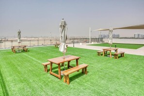 Outdoor dining - Spacious Modern 1 BR UNA, Town Square. (Al Qudra Rd)